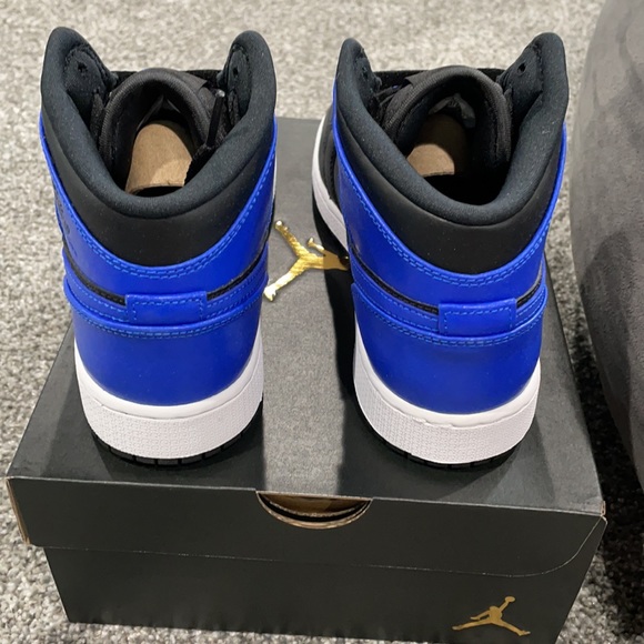 Air Jordan 1 Mid GS - Picture 4 of 4
